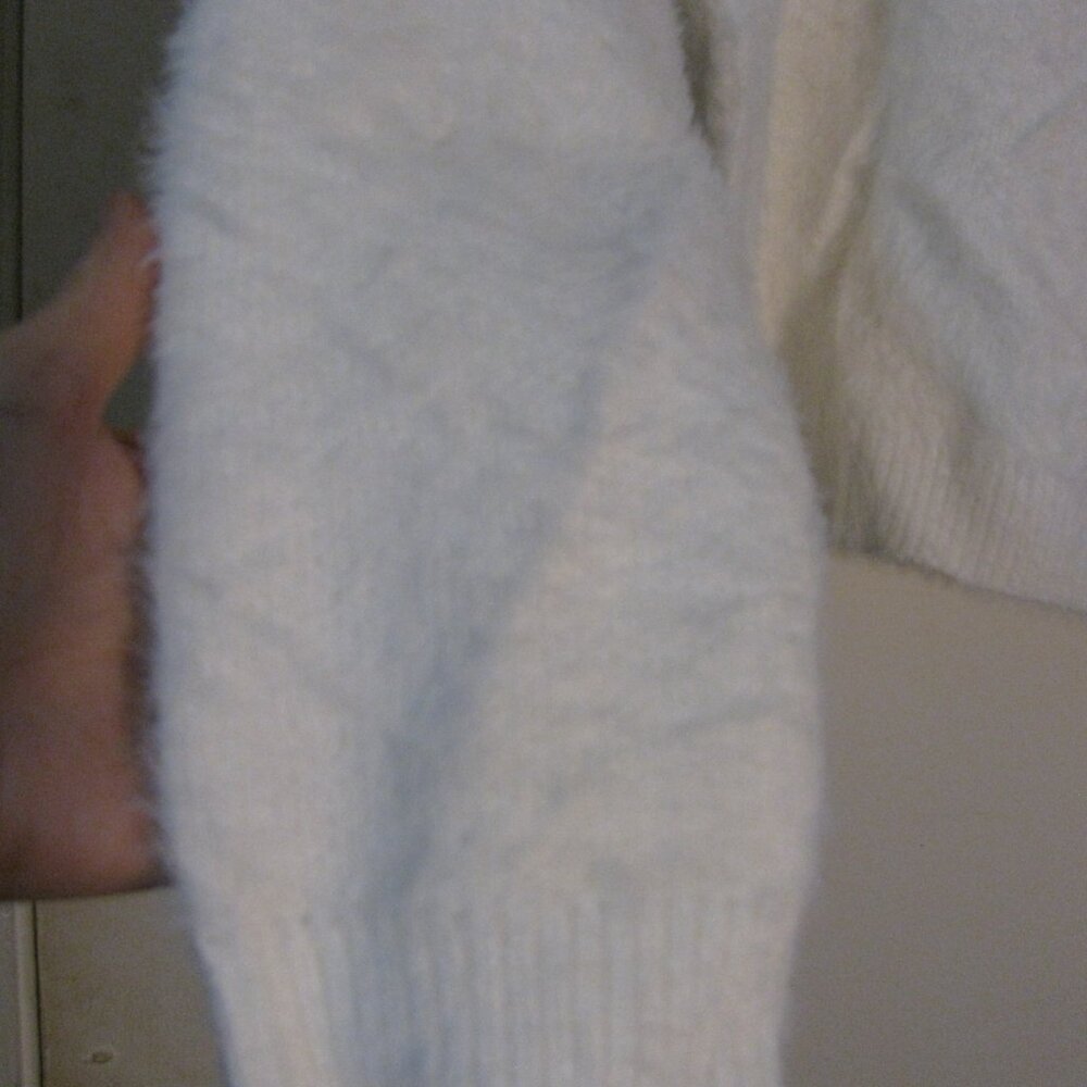 * Shein Eyelash Sweater Large White Silky Soft - Picture 4 of 5